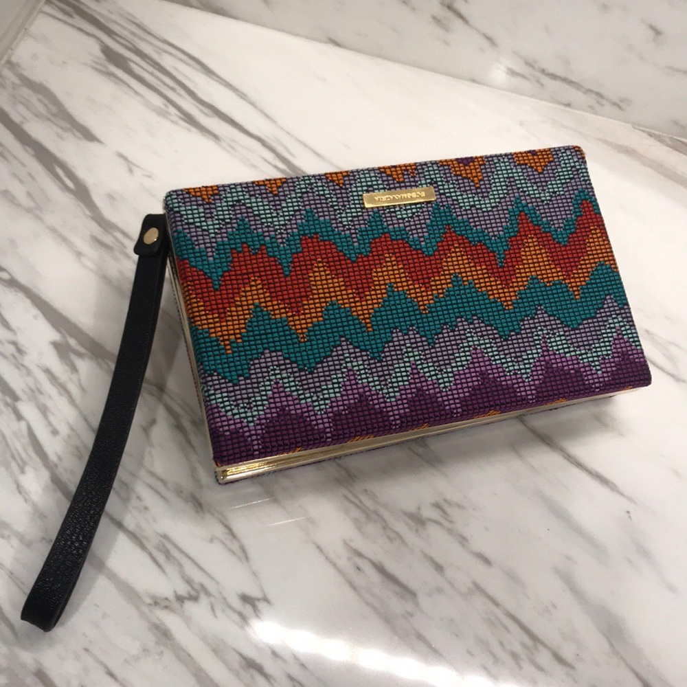 BCBG Corina Zip-Around Hard Case